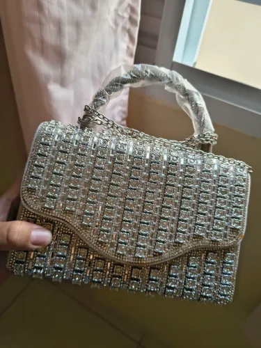Bolsa toda cheia de strass