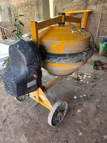 Betoneira Menegotti 400L 220V