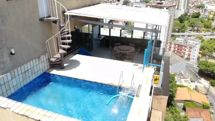 Temporada - Cobertura Graça/Barra. Privativos: piscina,sauna,academia,salão jogos.