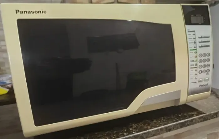 Micro-ondas Panasonic 28L Branco (Modelo NN-S56BH)- Usado em ótimo estado