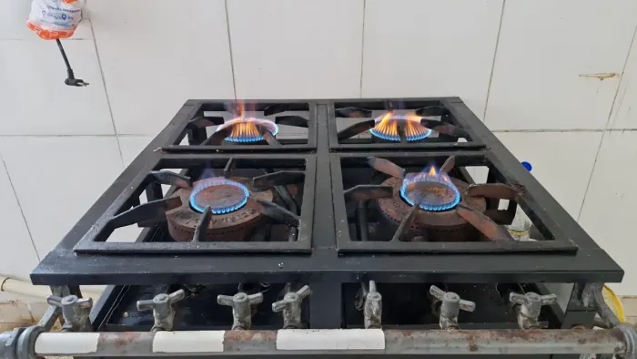 Fogao a gas 4 bocas industrial, funcionando perfeitamente.