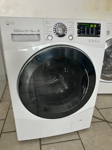 Laca e seca LG 10 kg 220 impecável