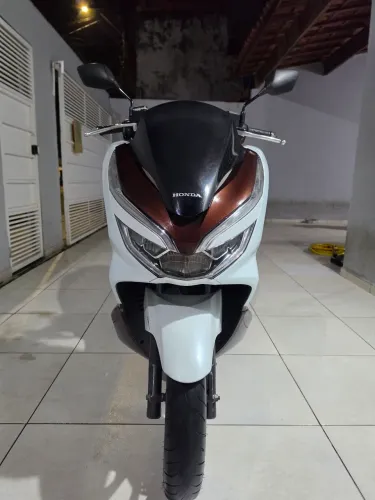 PCX DLX 2021