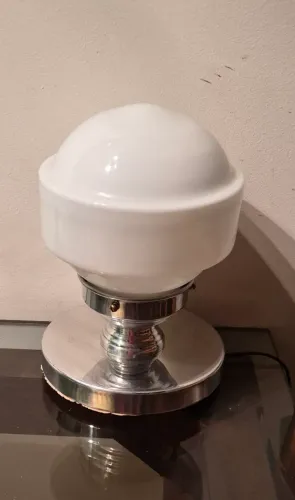 ART deco Luminária de mesa base madeira com alumínio polido com cúpula opalina belíssima 