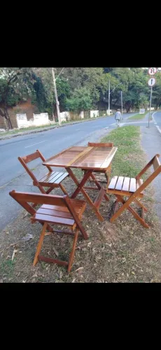 Mesa e cadeira dobráveis