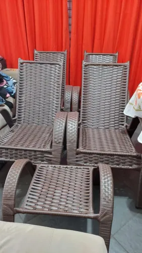 Conjunto Cadeiras e Mesa de Centro.