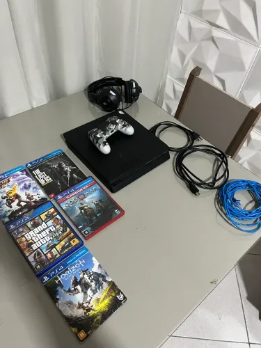 Vende se PS4 slin 