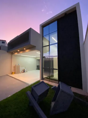 Novo Mundo - Linda casa de 3/4 Próximo Diegão Supermercado