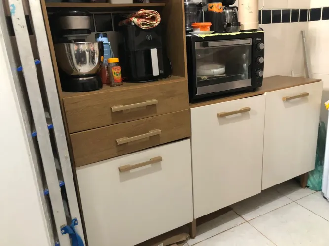Armário de cozinha usado em bom estado