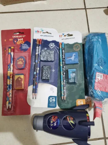 Caixa matérias escolares