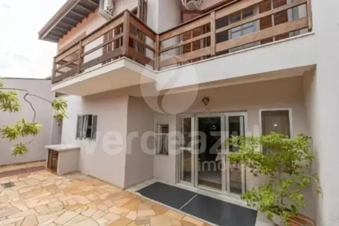 Casa 4 dormitórios sendo 1 suíte para locação .
