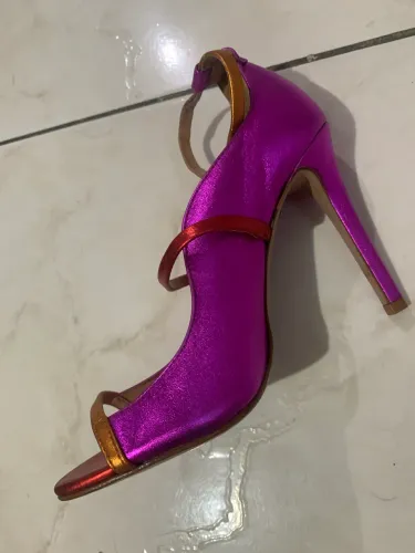 Sapato feminino salto fino alto