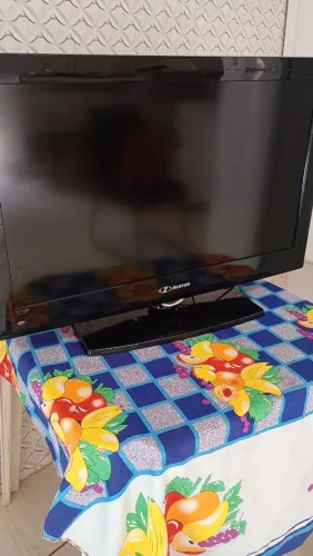 TV TELEVISÃO BUSTER 32, CONSERVADA FUNCIONANDO-NAO É SMART COM CONTROLELE