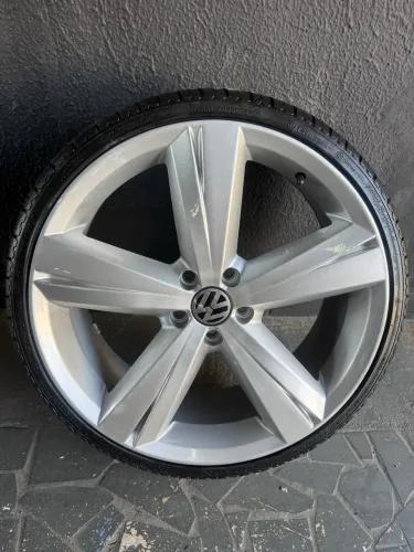 Roda aro semi nova