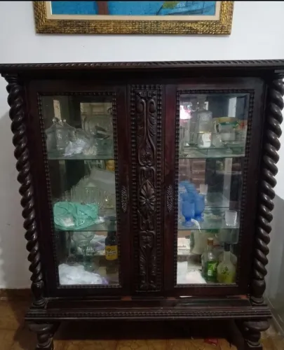 Cristaleira antiga  portuguesa madeira nobre 