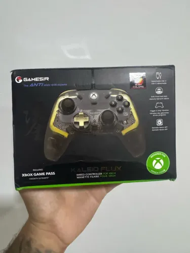 Controle Gamer Gamesir Kaleid Flux Xbox/pc Hall Effect Rgb Cor Preto/dourado