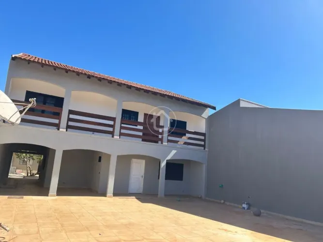 SOBRADO SUPER ESPAÇOSO COM EDICULA