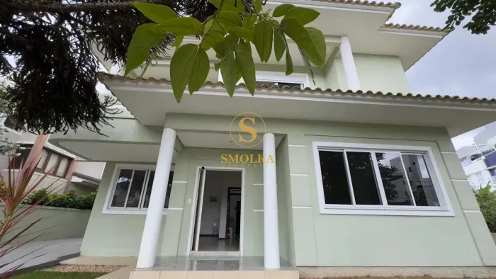 Oportunidade! Casa para venda com 4 dormitórios em Jurerê - Florianópolis - SC