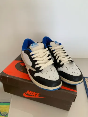 Tênis Nike Jordan low x Travis Scott 