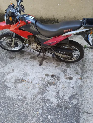Vendo moto Broz 150/2012