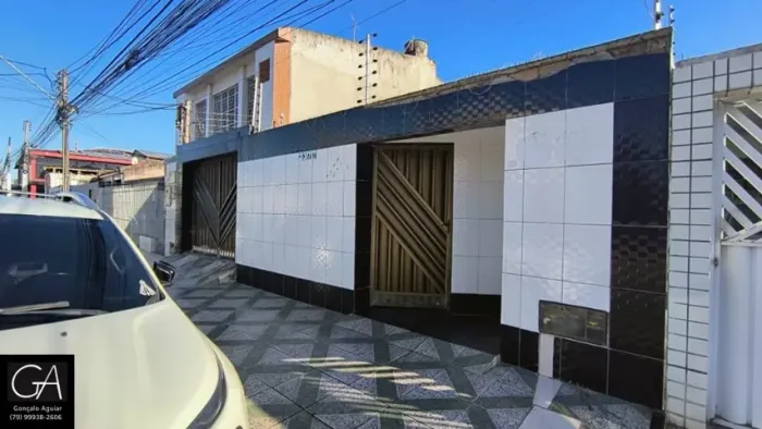 Casa na Rua Alagoas, bairro José Conrado de Araújo.