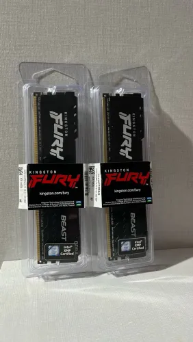 2 Memórias RAM Kingston Fury 8 GB DDR4