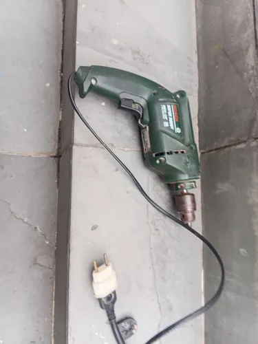 Furadeira Bosch ótimo estado