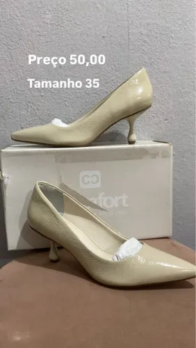 Sandálias novas e originais