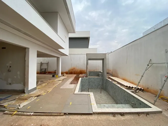 Casa à venda no Condomínio Jardim Versailles em Uberlândia
