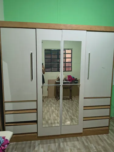 Guarda roupas 4 portas 6 gavetas com espelho 