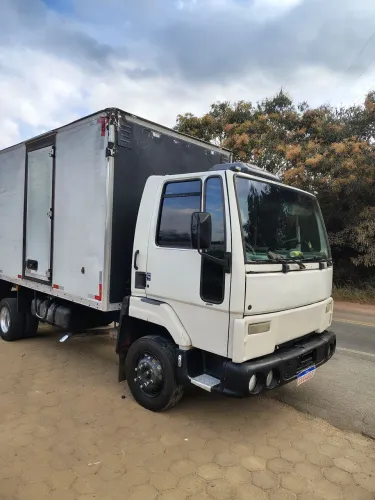 Ford cargo 815 bau