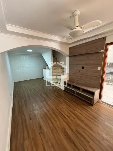 Sobrado de 150m² para locação com 3 quartos e com 2 vagas de garagem na Vila Nova das Bele