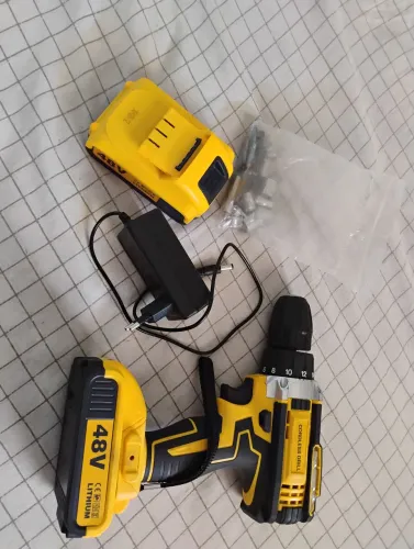 Vendo parafusadeira furadeira nova