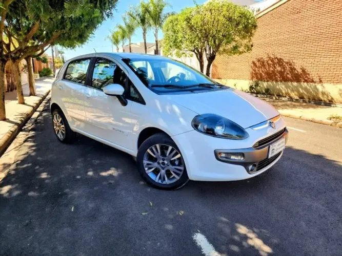 Fiat Punto Essence 1.6 Flex 16V 5P 2016