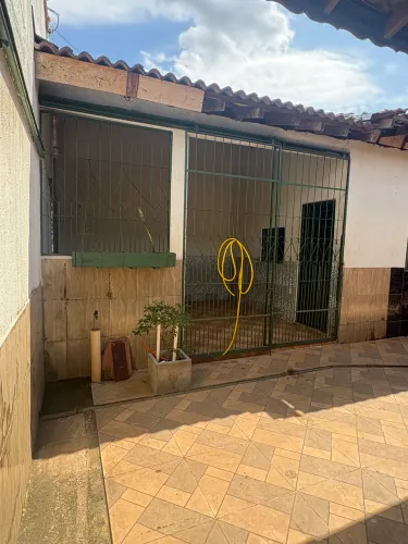 ALUGA-SE APARTAMENTO