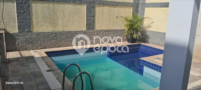 Irajá | Casa 3 quartos, sendo 1 suite