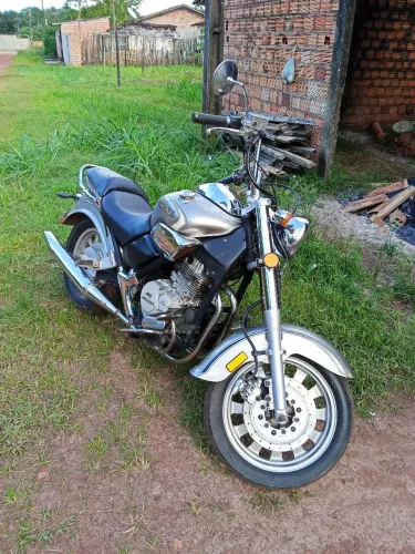 Moto bem conservada!