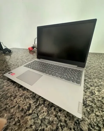 Notebook Lenovo 1TB com placa de vídeo