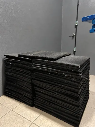 PISO EMBORRACHADO 50x50 - 80 peças