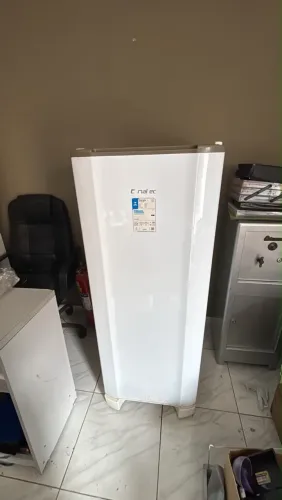 Geladeira Esmaltec 1 Porta com Congelador?Usada.
