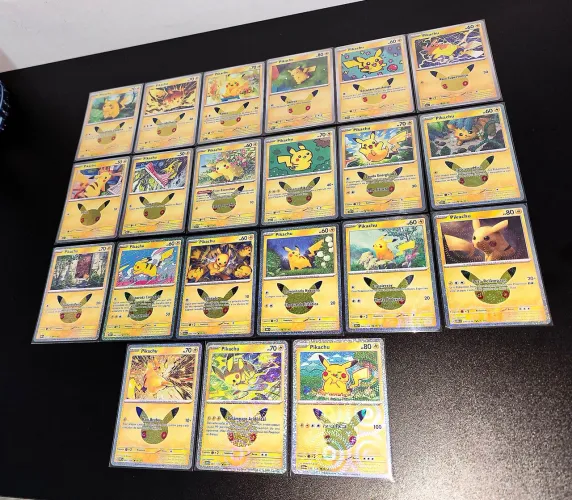 Lote de Pikachu - Coleção 30 Anos Pokémon