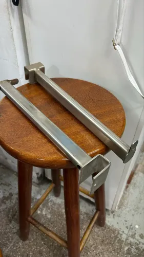 Vende- se araras de parede.