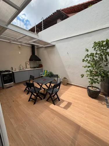 Casa para alugar com 4 quartos - sdo 2 suítes - perto da Igreja Católica do Parque Atenas