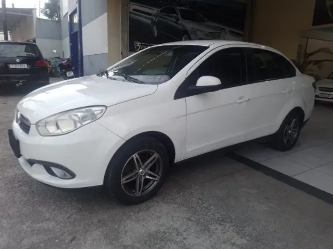 Fiat Grand Siena Tetrafuel 1.4 EVO F. Flex 8V 2013