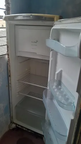 Geladeira cônsul usada mais pega tudo perfeitamente