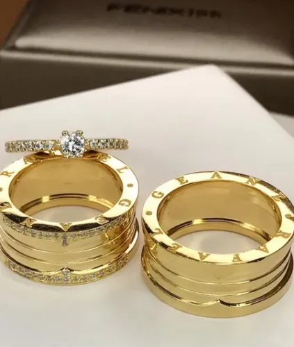 ? Alianças de Ouro 18K | Aquele Par Que Você Olha e Já Imagina no Dedo ?