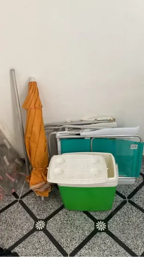 Couller, 3 cadeiras de praia, 1 sombreiro