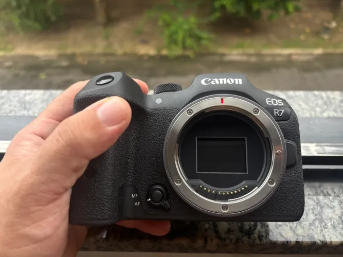 Câmera CÂNON R7