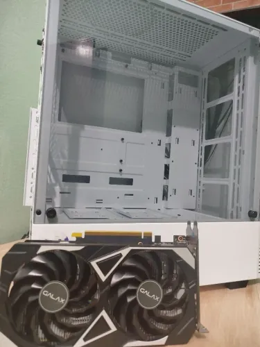 RTX 3050 e GABINETE [Troco por Série S ou Placa de Vídeo AMD]