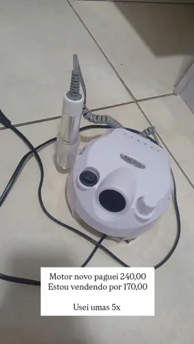 Vendo coisas de alongamento de unha